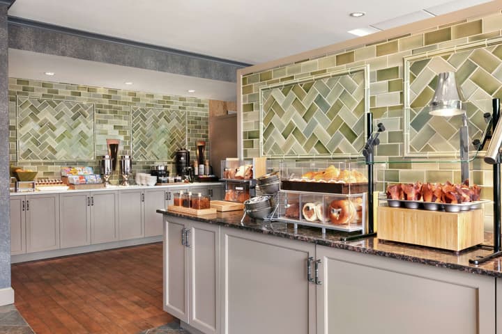 Doubletree by Hilton McLean Tysons
