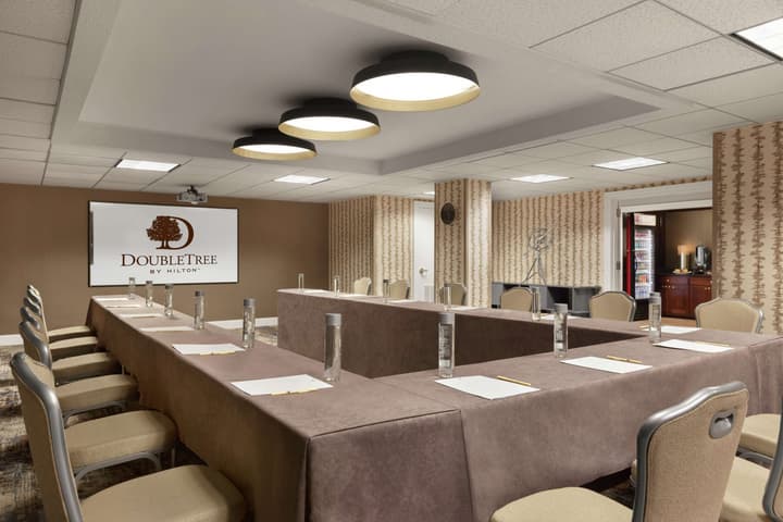 Doubletree by Hilton McLean Tysons