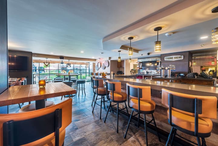 Doubletree by Hilton McLean Tysons