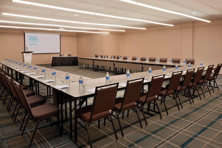 Four Points by Sheraton Toronto Airport
