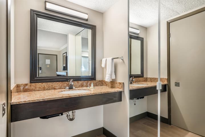 Best Western Plus Burnaby Hotel