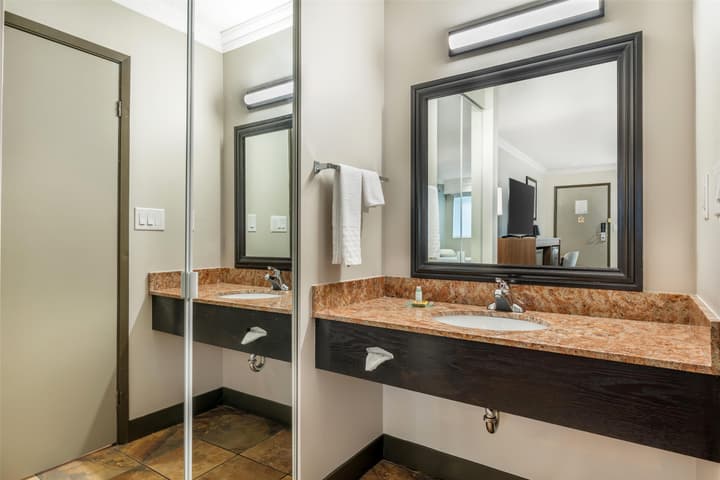 Best Western Plus Burnaby Hotel