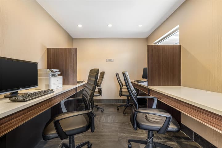 Best Western Plus Burnaby Hotel
