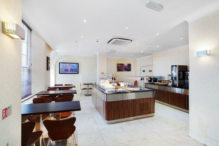 Queens Park Hotel