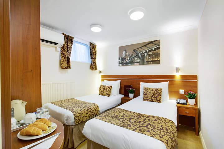 Queens Park Hotel