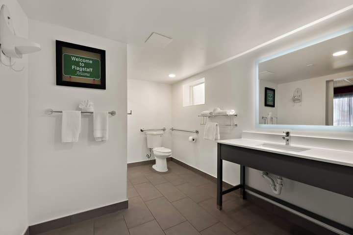 Kings House Motor Hotel, a Dazzler Select by Wyndham