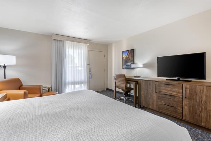 Best Western Plus A Wayfarer's Inn And Suites