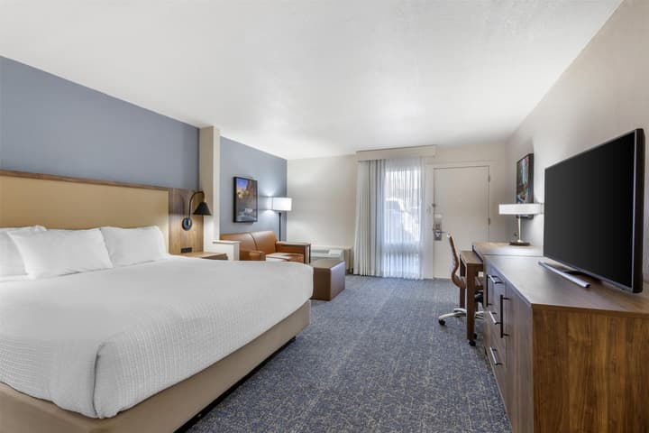 Best Western Plus A Wayfarer's Inn And Suites