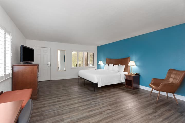 PaddleTail Waterfront Lodge, Trademark Collection by Wyndham