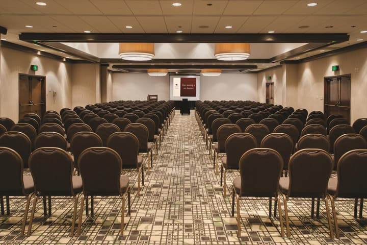 DoubleTree by Hilton Omaha Downtown