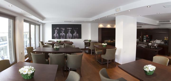 Plaka Hotel