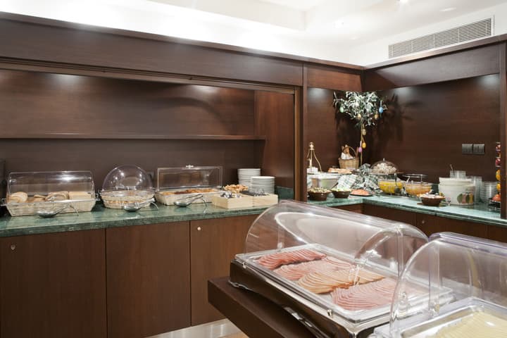 Plaka Hotel