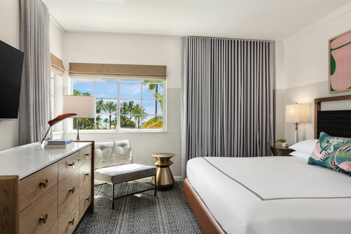 Kimpton Surfcomber Hotel by IHG