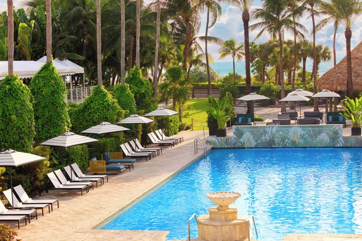 Kimpton Surfcomber Hotel by IHG