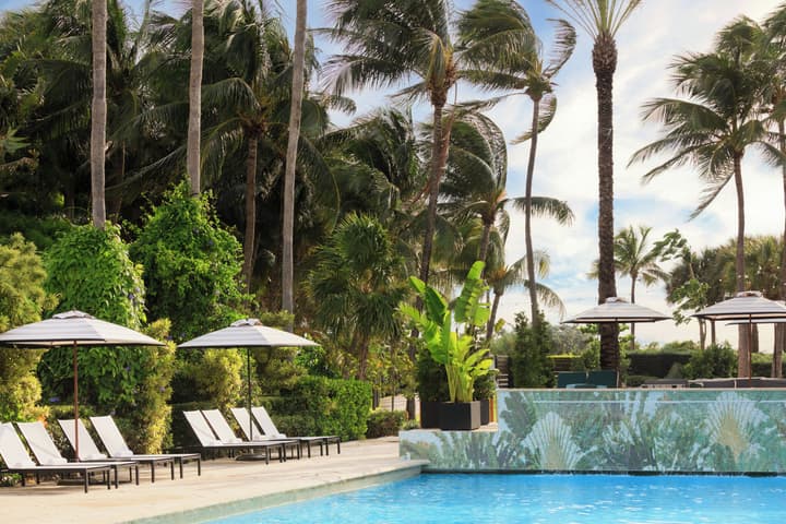 Kimpton Surfcomber Hotel by IHG