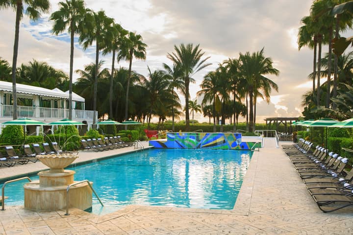 Kimpton Surfcomber Hotel by IHG