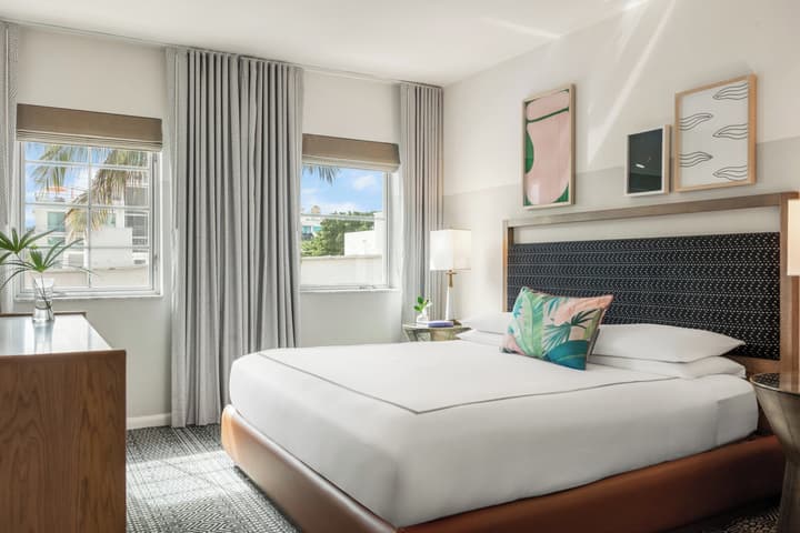 Kimpton Surfcomber Hotel by IHG