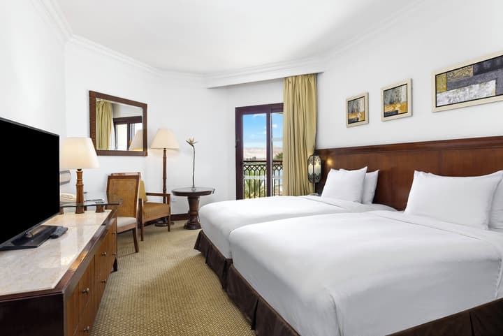 Hilton Luxor Resort & Spa