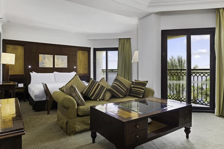 Hilton Luxor Resort & Spa