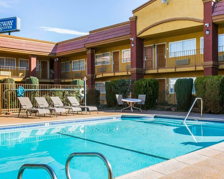 Rodeway Inn & Suites Corona