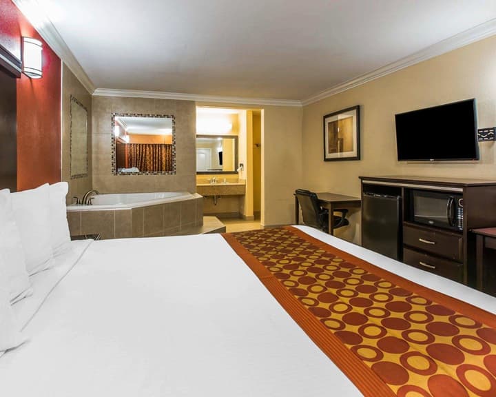 Rodeway Inn & Suites Corona