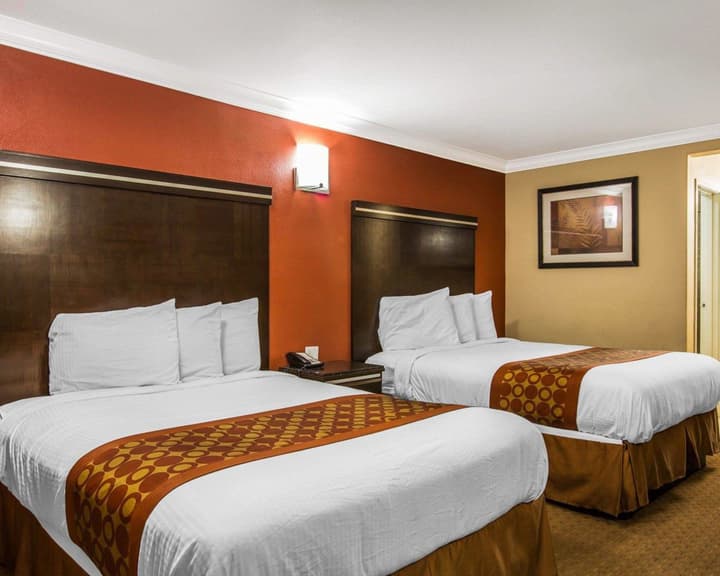 Rodeway Inn & Suites Corona
