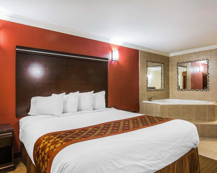 Rodeway Inn & Suites Corona