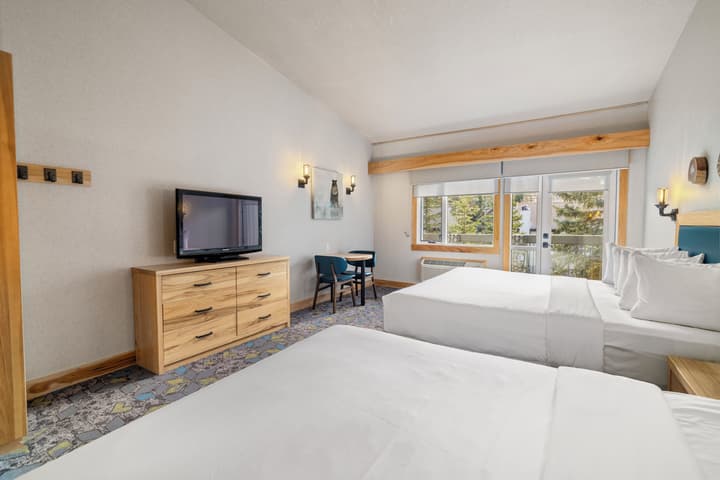 Tunnel Mountain Resort