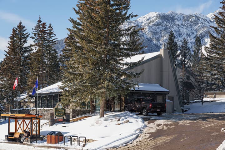 Tunnel Mountain Resort