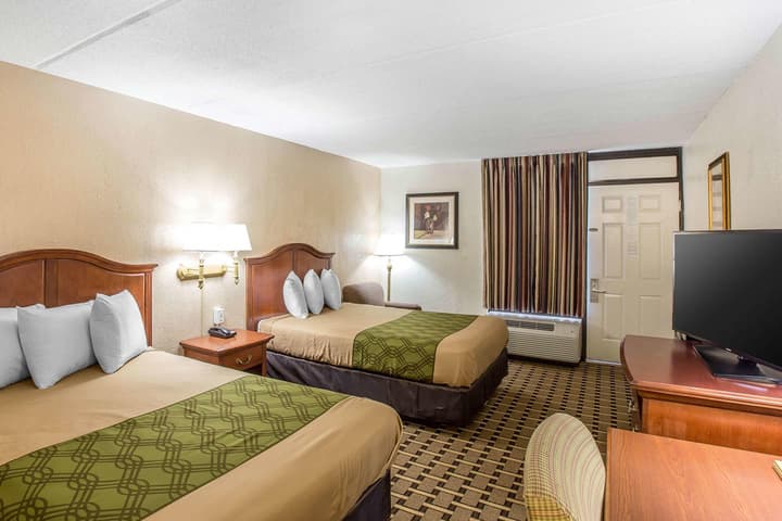 Econo Lodge Savannah Midtown