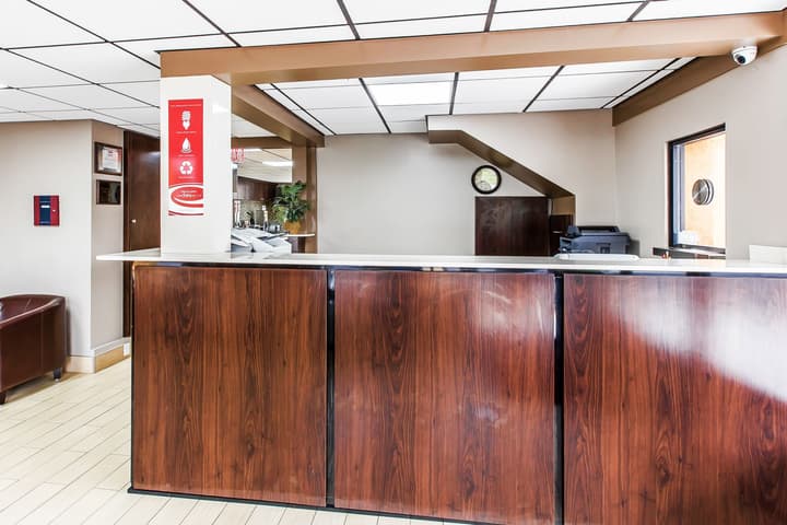 Econo Lodge Savannah Midtown