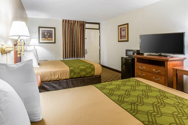 Econo Lodge Savannah Midtown