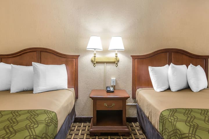 Econo Lodge Savannah Midtown