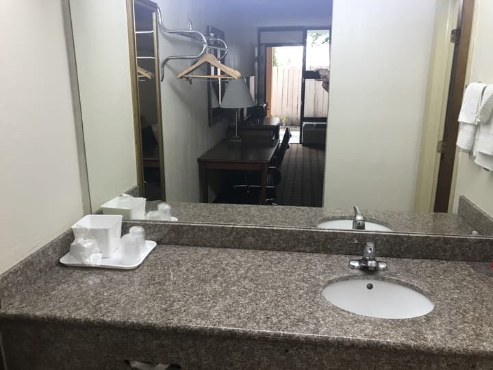 Econo Lodge Savannah Midtown