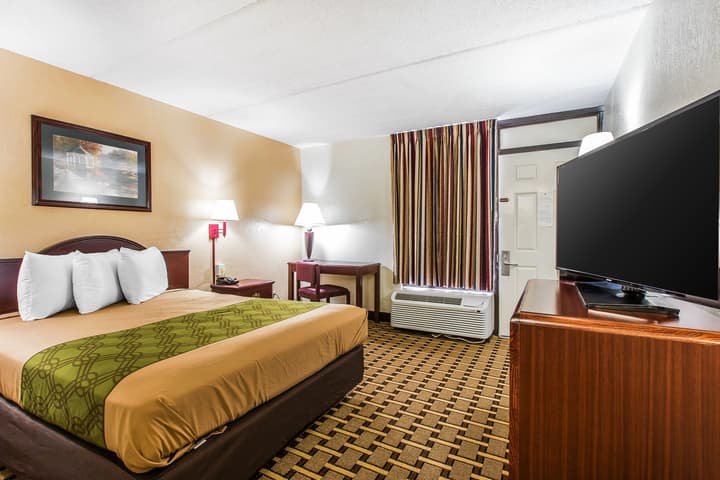 Econo Lodge Savannah Midtown