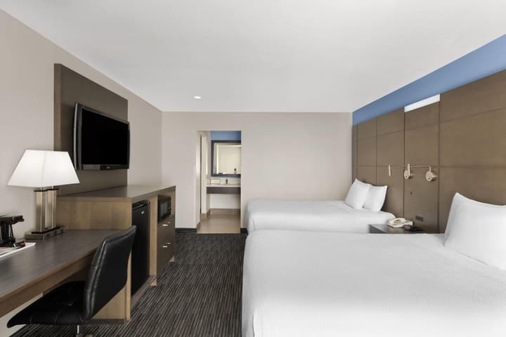 Travelodge Inn & Suites by Wyndham Anaheim on Disneyland Dr
