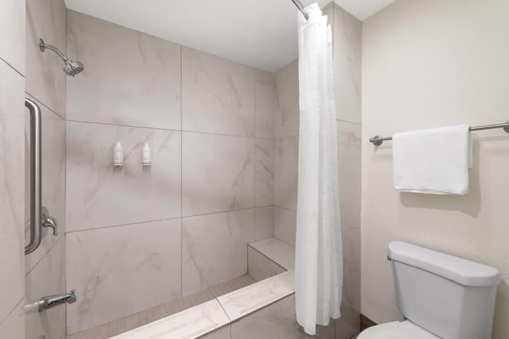 Travelodge Inn & Suites by Wyndham Anaheim on Disneyland Dr