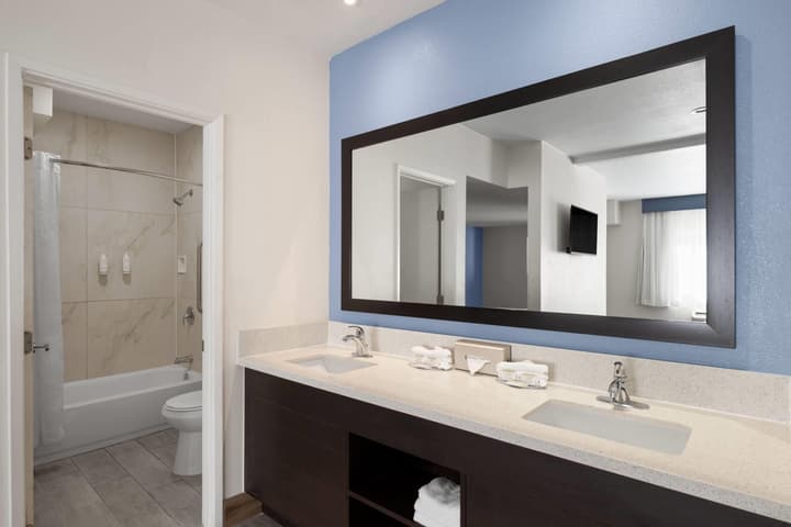 Travelodge Inn & Suites by Wyndham Anaheim on Disneyland Dr