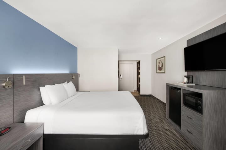 Travelodge Inn & Suites by Wyndham Anaheim on Disneyland Dr