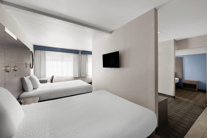 Travelodge Inn & Suites by Wyndham Anaheim on Disneyland Dr