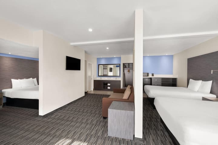 Travelodge Inn & Suites by Wyndham Anaheim on Disneyland Dr