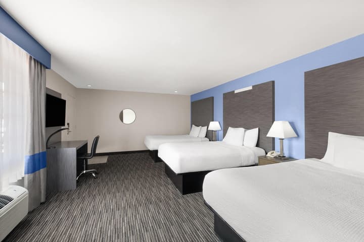 Travelodge Inn & Suites by Wyndham Anaheim on Disneyland Dr