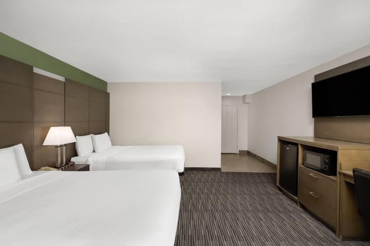 Travelodge Inn & Suites by Wyndham Anaheim on Disneyland Dr