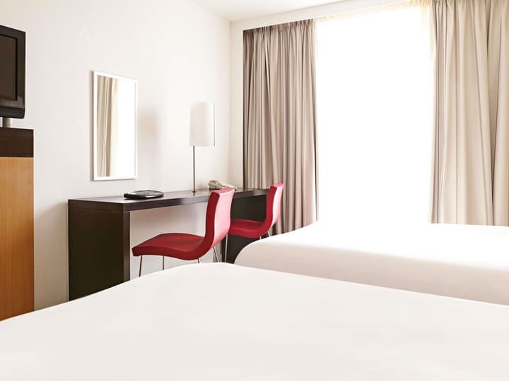 Novotel London West