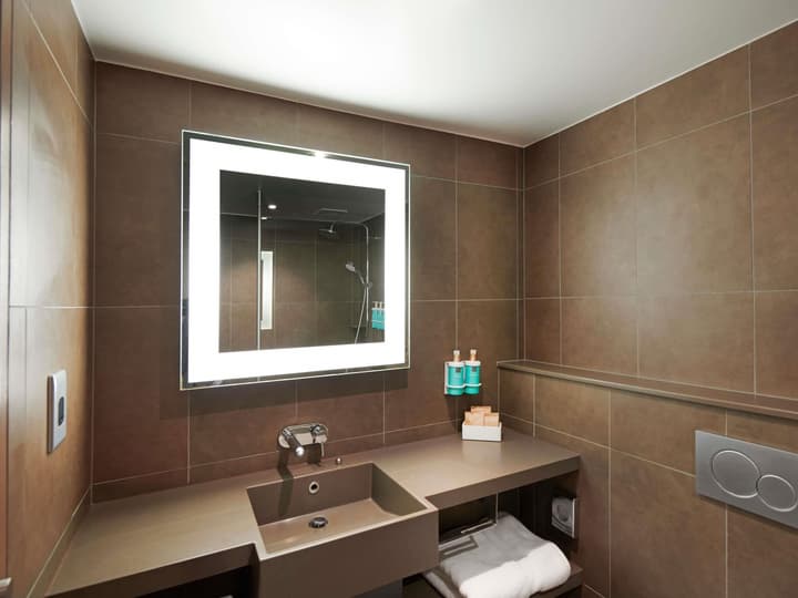 Novotel London West