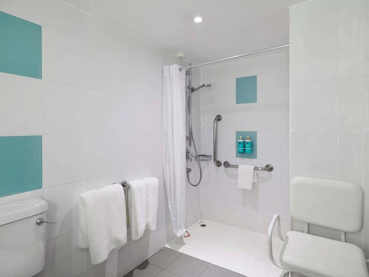 Novotel London West
