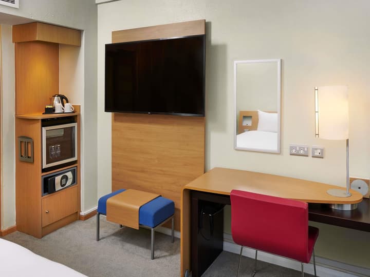 Novotel London West