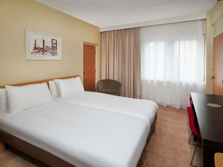 Novotel London West