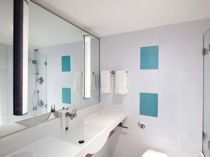 Novotel London West