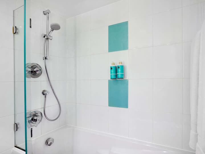 Novotel London West